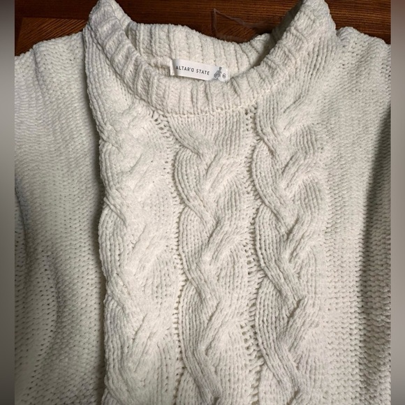 Aubrey Cable Knit Cropped Sweater
SZ XL - Picture 6 of 6